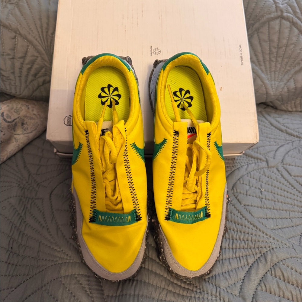Women’s Nike sneakers